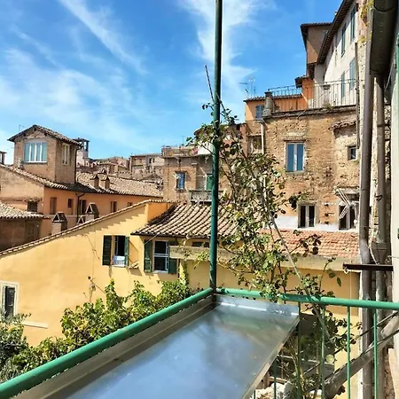 Azzi Comfortably, In The Quietness Of The Historical Centre Bed & Breakfast