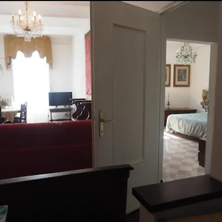 Bed & Breakfast Azzi Comfortably, In The Quietness Of The Historical Centre