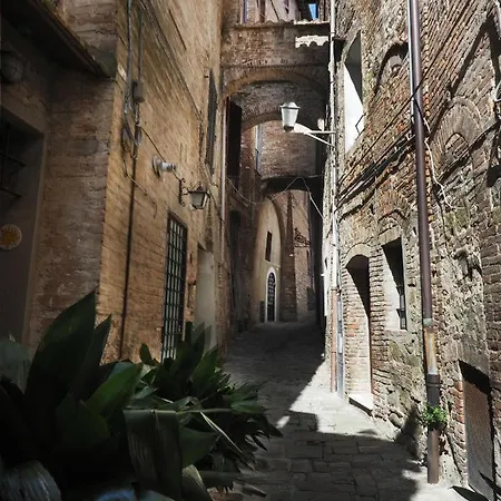 Azzi Comfortably, In The Quietness Of The Historical Centre Bed & Breakfast Perugia